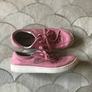 Pair of classic, pink Tretorns